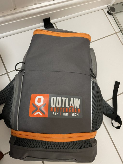 Now I know what that bottom of my sports bag is for, off to the gym then got to pick up sister from a