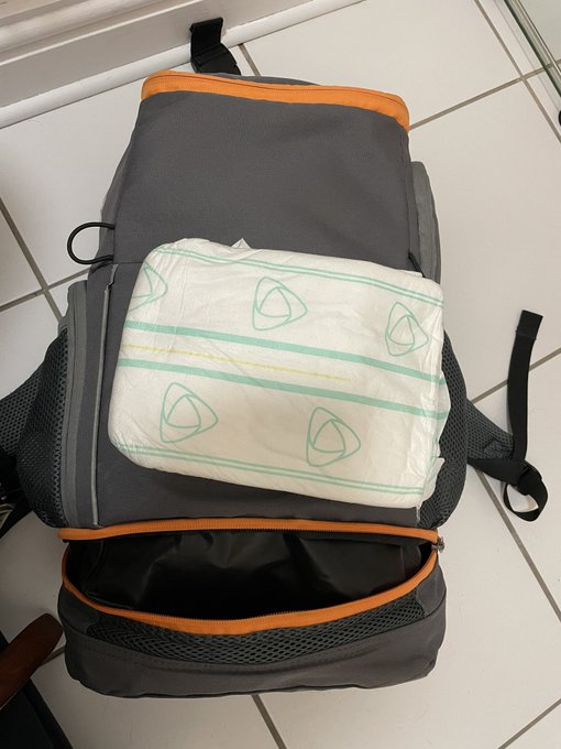 Now I know what that bottom of my sports bag is for, off to the gym then got to pick up sister from a