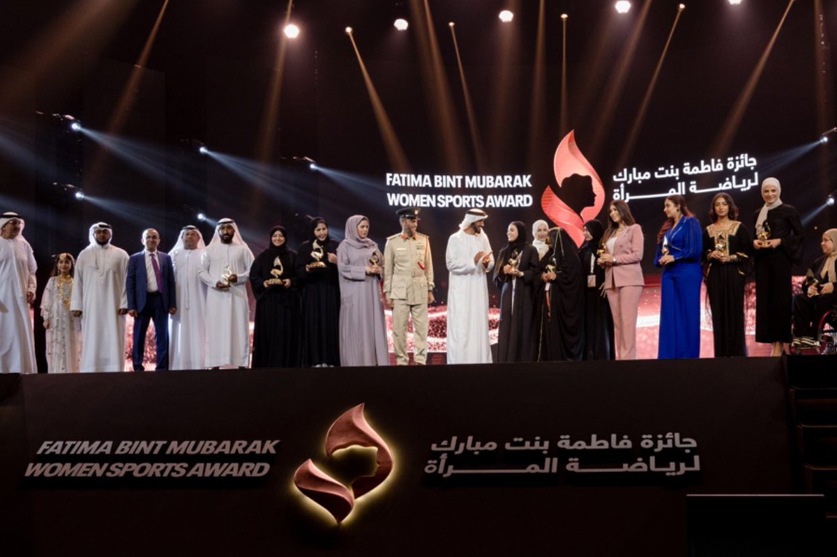 WomenInSportsAD's tweet photo. نهيان بن زايد يتوج الفائزات بــ#جائزة_فاطمة_بنت_مبارك_لرياضة_المرأة في نسختها السابعة

لقراءة المزيد: https://t.co/Eq4LD0zWIK https://t.co/GiueaQfFOZ