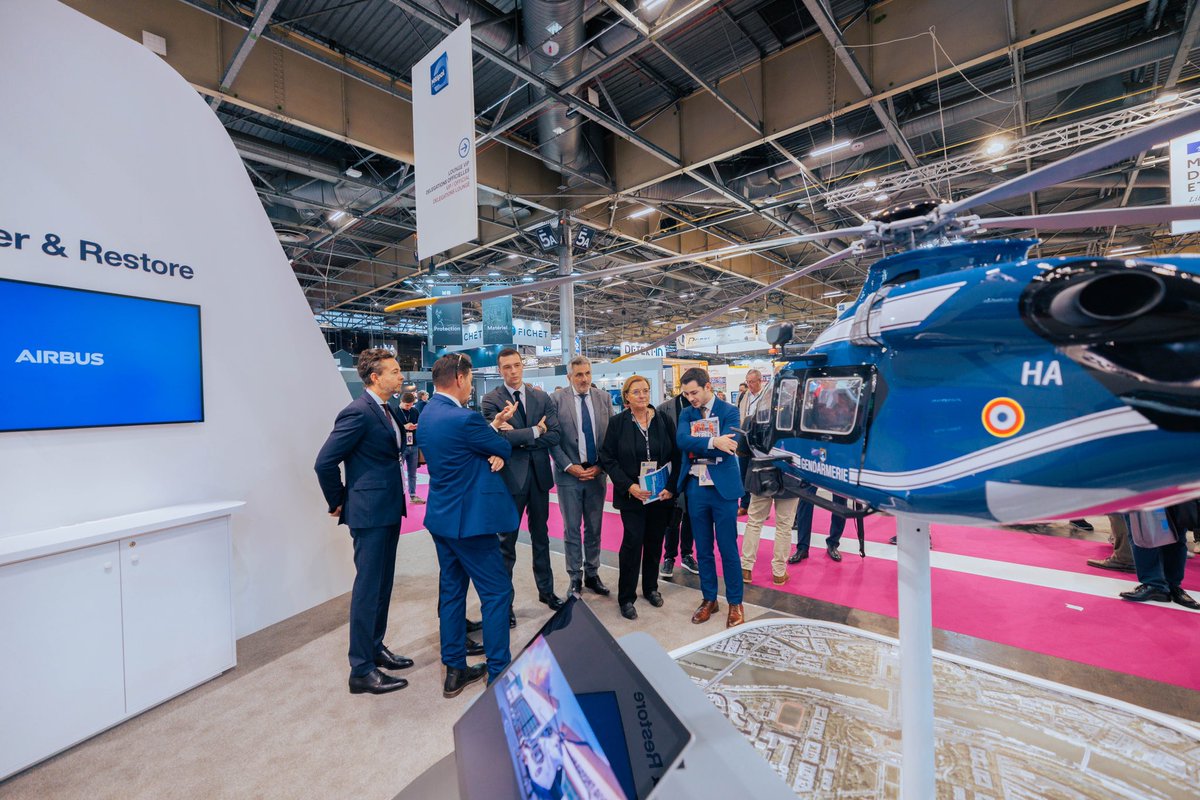 FrankGiletti's tweet image. Retour sur la visite que mes collègues @J_Rancoule, @CColombier_RN et moi-même avons effectuée avec @J_Bardella, président du @RNational_off à l’occasion du salon #Milipol. 

Les #parlementaires, en particulier lorsqu'ils sont membres de la commission @AN_defense, ont un rôle à