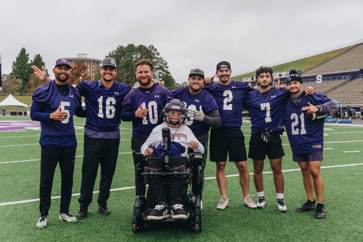 SFA_Football's tweet image. Hogs Vs. Equipment Managers to end practice today 🪓

#AxeEm x #RaiseTheAxe