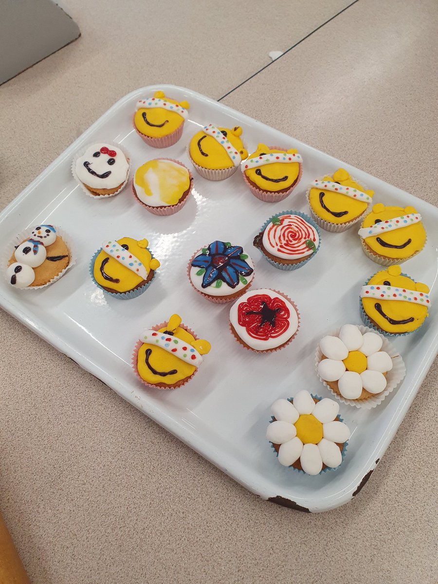 super_soph's tweet photo. Very proud of the year 9 &amp; 11 pupils @GeorgeEliotAcad who volunteered their time to prepare for our cake sale tomorrow in aid of @BBCCiN https://t.co/QmSdJukyXG
