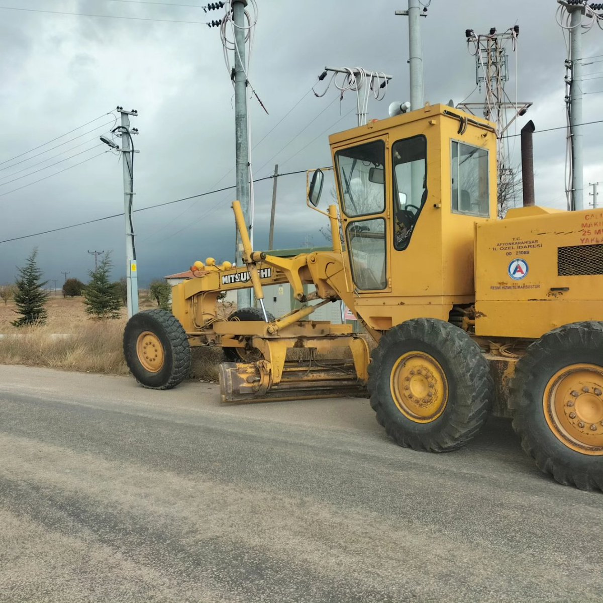 Sayın Vali Yardımcımız Mehmet KEKLİK'in ilgisiyle Kasabamız ile Afyonkarahisar arası Baykara petrole kadar olan sağlı sollu şarampol temizliği için iş makinesi desteği sağlayan İl Özel idaresine teşekkür ederiz. <a href="/mehmetkeklik94/">Mehmet Keklik</a> <a href="/afyonozelidare/">Afyonkarahisar İl Özel İdaresi</a>