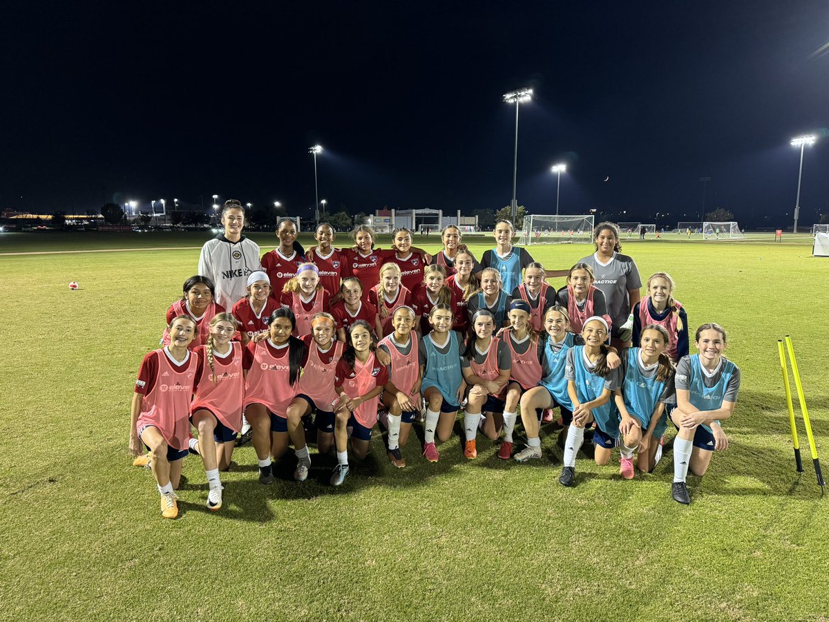 FCDGirlsECNL's tweet photo. We love it when @diana0rdonez is back in town!
Thanks for swinging by last night and saying hey π to our 2011 ECNL & ECNL-RL teams!
#DTID | @ECNLgirls | @HoustonDash | @NWSL | @Miseleccionfem https://t.co/Fp0rOUrNgM