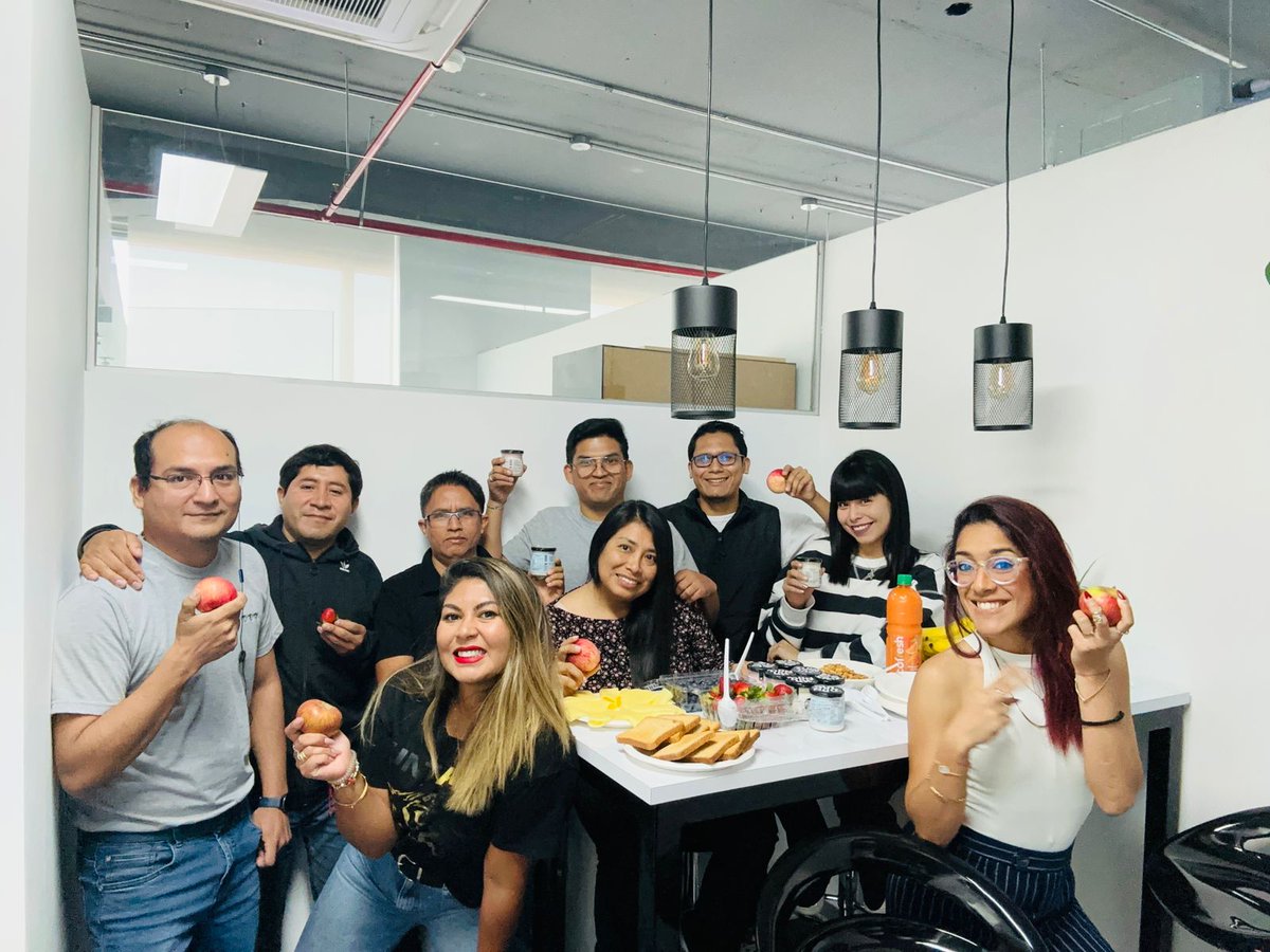 Zitrogames's tweet photo. 🍂 Fall Vibes at Zitro! 🍁 Our team embraced autumn's energy shift, sharing tips and enjoying a nutritious breakfast with seasonal fruits. Colleagues from Peru joined in, reinforcing the #ZitroTeam spirit! 🌍✨

#ZitroWellness #AutumnBreakfast #OfficeWellness #ZitroCommunity https://t.co/85Kdz0sRO3