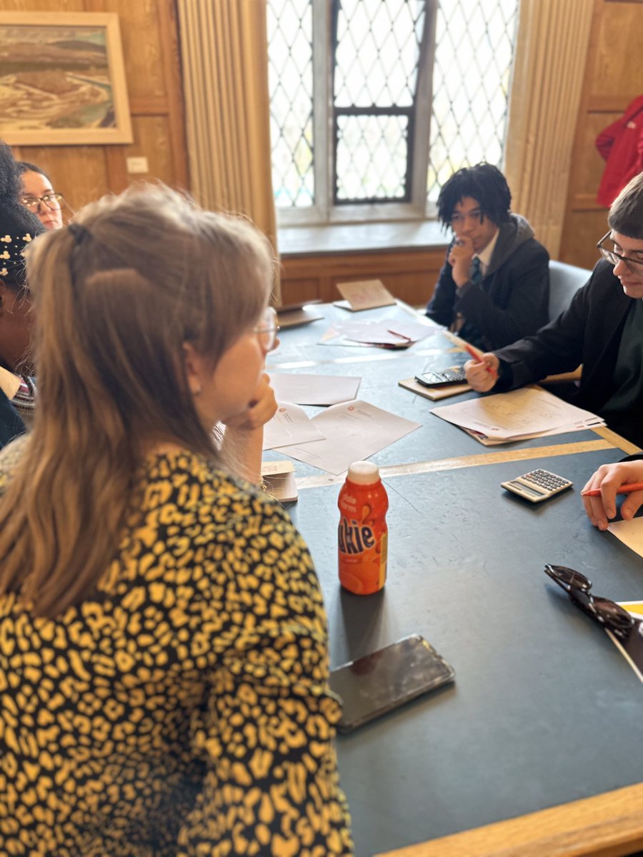QUBWPU's tweet photo. It was fantastic to welcome our Year 12 Junior Academy students on campus today for a Maths Masterclass facilitated by @Studyseed 

The students benefitted greatly from some revision of their GCSE topics. We’re looking forward to seeing them again in March! https://t.co/VlsrbA5dgC