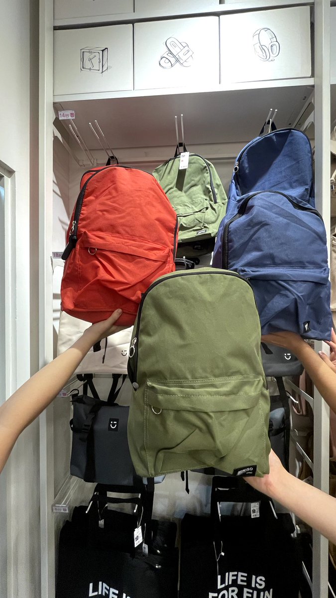 Cosas que puedes comprar en nuestra Miniso Manía 🥳🥳, una semana de súper descuentos en todas nuestras categorías: 
1.-  Termo Cápsula Lotso: -50% 
2.- Termos We Bare Bears: -50% 
3.- Alfombra redonda Tigger: -50%
4.- Mochilas Miniso: -20%