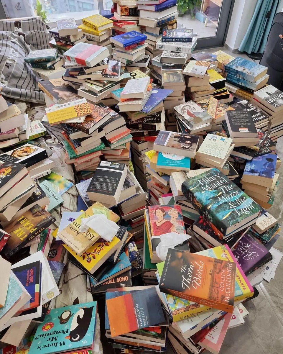 amorenloslibros's tweet photo. 📚 "Yo, personalmente, nunca he podido tirar un libro. He visto libros en la basura y para mi es como ver una cabeza humana en la basura. Incluso si es un libro horrible".

🖋 Fran Lebowitz https://t.co/yXDSnxEUNo