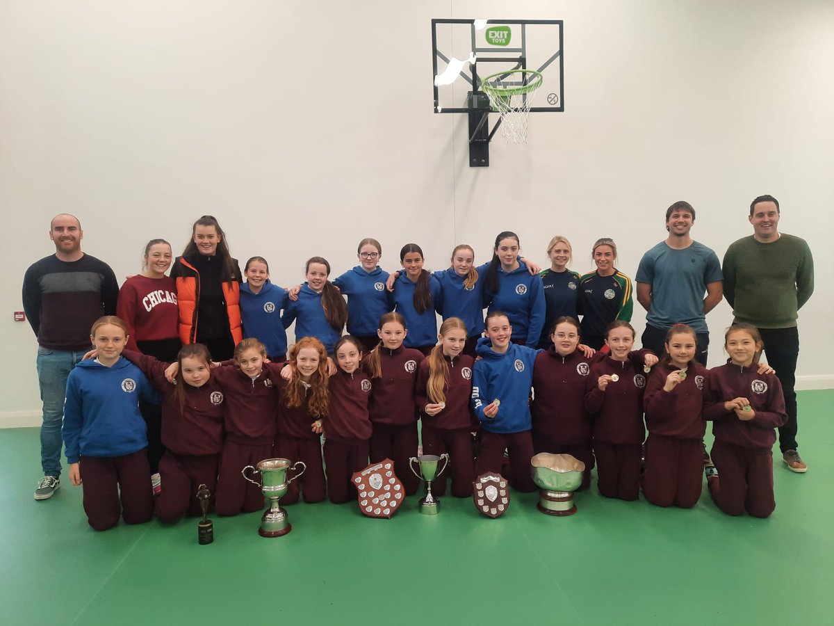 Monagea LGFC Senior players Deborah Murphy, Roisin Browne, Aoife Corbett and Ellie Woulfe who came with the Tom Madigan cup to Killoughteen N.S. today 💛💚
