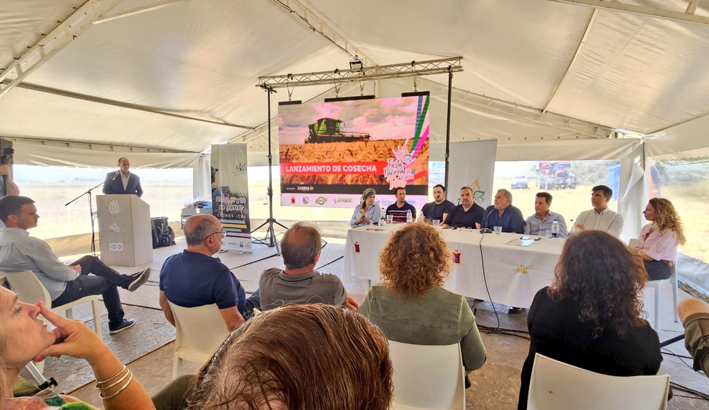 #Leones 🌾 | Lanzamiento de la Cosecha de #Trigo y entrega de #BPAs 

Junto a productores de los departamentos Marcos Juárez e Unión, y numerosos referentes y autoridades de las entidades agropecuarias, el Mtro. Sergio Busso encabezó el lanzamiento de la Cosecha de #Trigo