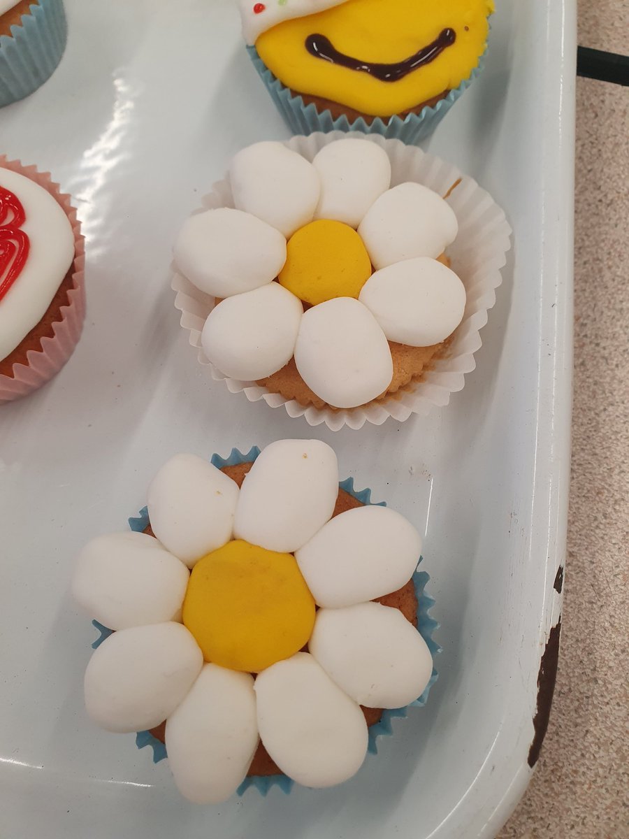 super_soph's tweet photo. Very proud of the year 9 &amp; 11 pupils @GeorgeEliotAcad who volunteered their time to prepare for our cake sale tomorrow in aid of @BBCCiN https://t.co/QmSdJukyXG