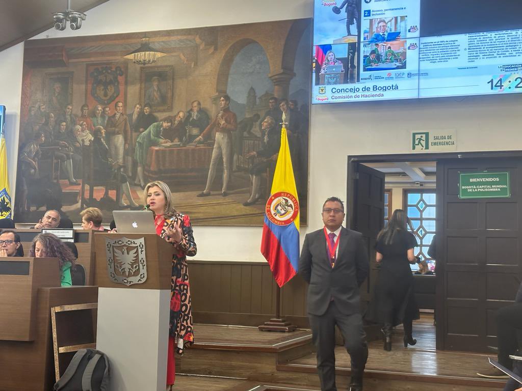 gtarazona1's tweet photo. #AEstaHora | Desde el @ConcejoDeBogota, junto al  equipo de la Vicerrectoría Administrativa y la Oficina de Planeación, hacemos la presentación y defensa del #Presupuesto2024, para nuestra @udistrital. 
#SomosUD https://t.co/2DYTpnlJqN