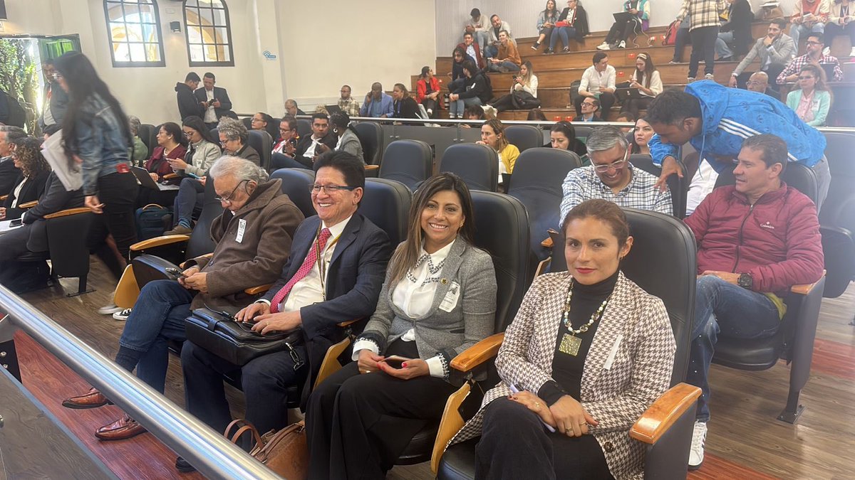 gtarazona1's tweet photo. #AEstaHora | Desde el @ConcejoDeBogota, junto al  equipo de la Vicerrectoría Administrativa y la Oficina de Planeación, hacemos la presentación y defensa del #Presupuesto2024, para nuestra @udistrital. 
#SomosUD https://t.co/2DYTpnlJqN