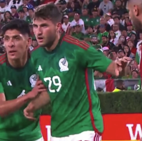 Edson es tan buen defensor que si a él le dicen “marca al mejor delantero” él lo hace 🦅🦅🦅