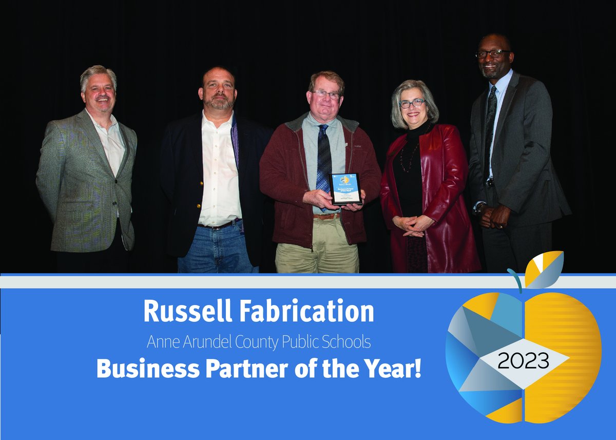 I cannot adequately express the immense sense of pride I feel that Mr. Ron Russell's contributions to the South River High School Solar Hawks team over the past year were recently recognized at the Partners in Education awards.  #AACPSAwesome
aacpsschools.org/pressr/?attach…