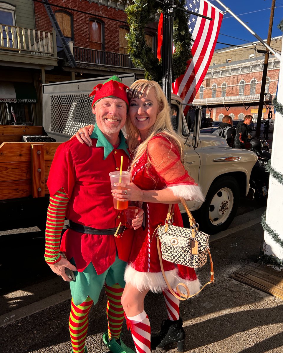VirginiaCity's tweet photo. Bring your group of merry elves for a holly, jolly good time in a historic holiday wonderland with The Grinch Made Me Do It Saloon Crawl, part of Virginia City’s Christmas on the Comstock, December 2 from 1 pm. ☃️ #OnlyInVC

Visit; https://t.co/MdSNuxNqIJ for tickets. https://t.co/oTJrHd9Yrg