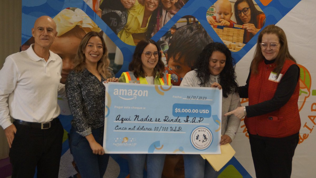 ANSeRiap's tweet photo. Gracias a Amazon México y a sus voluntarios, las niñas y niños con #ActitudNoMeRindo pasaron un día lleno alegría, diversión, cultura y #ActitudNoMeRindo.
Con la #JuntaMensual, no sólo cambian la rutina hospitalaria de nuestros pacientes, también les dan esperanza y fortaleza. https://t.co/G1pGP3Zp2s