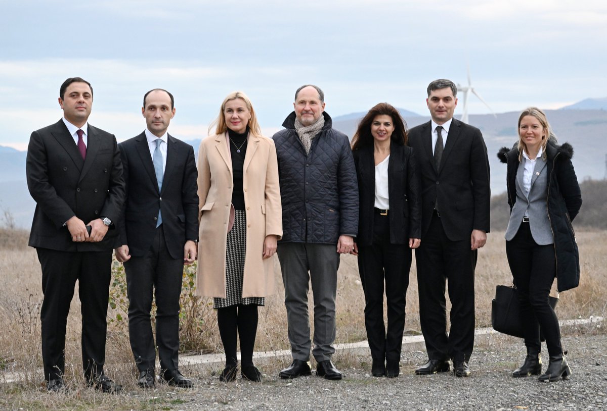 Visiting Qartli Wind Power Station, the first wind farm built in #Georgia. It is also the 1st commercial #windpower plant built in the South Caucasus & with EU manufacturer @Vestas & @EBRD funding. Georgia 🇬🇪 has good potential to develop #renewableenergy.