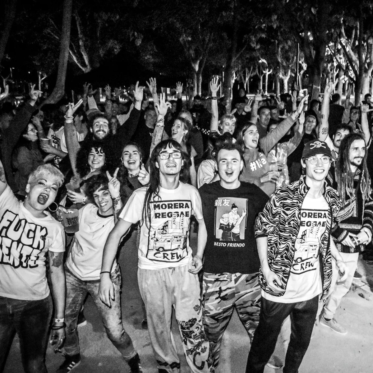 📸Y aquí os dejamos con algunas instantáneas de nuestro paso por @morerareggaevibes de la mano del crack de @lesfotes
1.000 gracias por la gran acogida Zamora!!

Stay Tuned, Stay Rebel!!!

#deskartats #ska #2tone #rock #punk #livemusic #spirit69 #lovemusichatefacism #Zamora