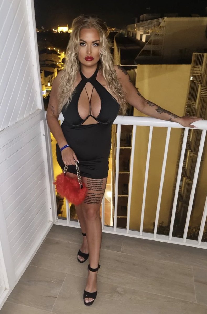 100 likes and 20 retweets for bikini pics. 😈😈😈