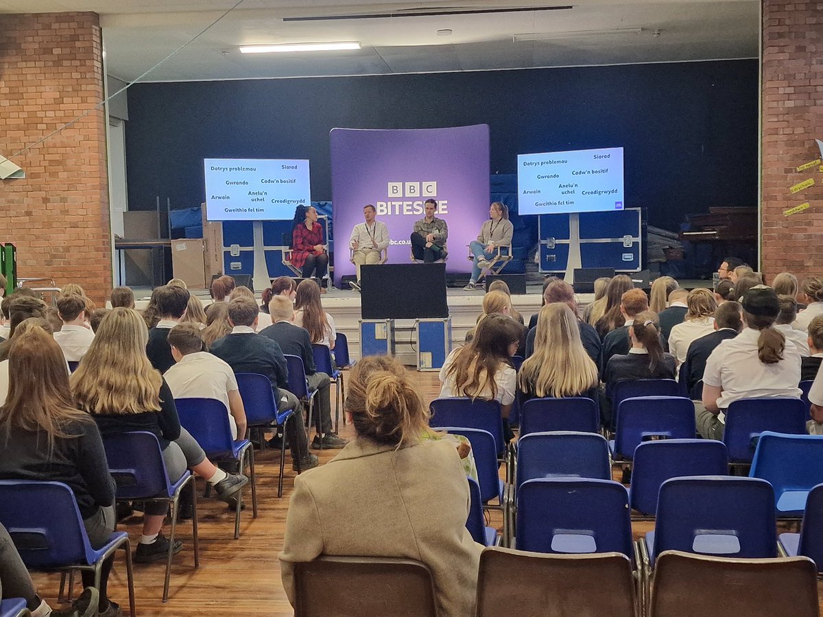 Ysgol Gymraeg Gwynllyw (@ysgolgwynllyw) on Twitter photo Diolch i <a href="/bbcbitesize/">BBC Bitesize</a> heddiw am eich cyfraniadau difyr iawn ynghylch gyrfaoedd amrywiol.
Thank you <a href="/bbcbitesize/">BBC Bitesize</a> for your interesting contributions today regarding various careers.
Diolch <a href="/Ffwrnes/">Ffwrnes Pizza</a> <a href="/WestPizzaCF/">West Pizza</a> Jason Phelps <a href="/BBCRadioWales/">BBC Radio Wales</a> <a href="/MenterBGTM1/">Menter Iaith Blaenau Gwent, Torfaen a Mynwy</a> <a href="/YGG_Gyrfaoedd/">Addysg Gyrfaoedd a Phrofiad Byd Gwaith Gwynllyw</a> Diolch i <a href="/bbcbitesize/">BBC Bitesize</a> heddiw am eich cyfraniadau difyr iawn ynghylch gyrfaoedd amrywiol.
Thank you <a href="/bbcbitesize/">BBC Bitesize</a> for your interesting contributions today regarding various careers.
Diolch <a href="/Ffwrnes/">Ffwrnes Pizza</a> <a href="/WestPizzaCF/">West Pizza</a> Jason Phelps <a href="/BBCRadioWales/">BBC Radio Wales</a> <a href="/MenterBGTM1/">Menter Iaith Blaenau Gwent, Torfaen a Mynwy</a> <a href="/YGG_Gyrfaoedd/">Addysg Gyrfaoedd a Phrofiad Byd Gwaith Gwynllyw</a>