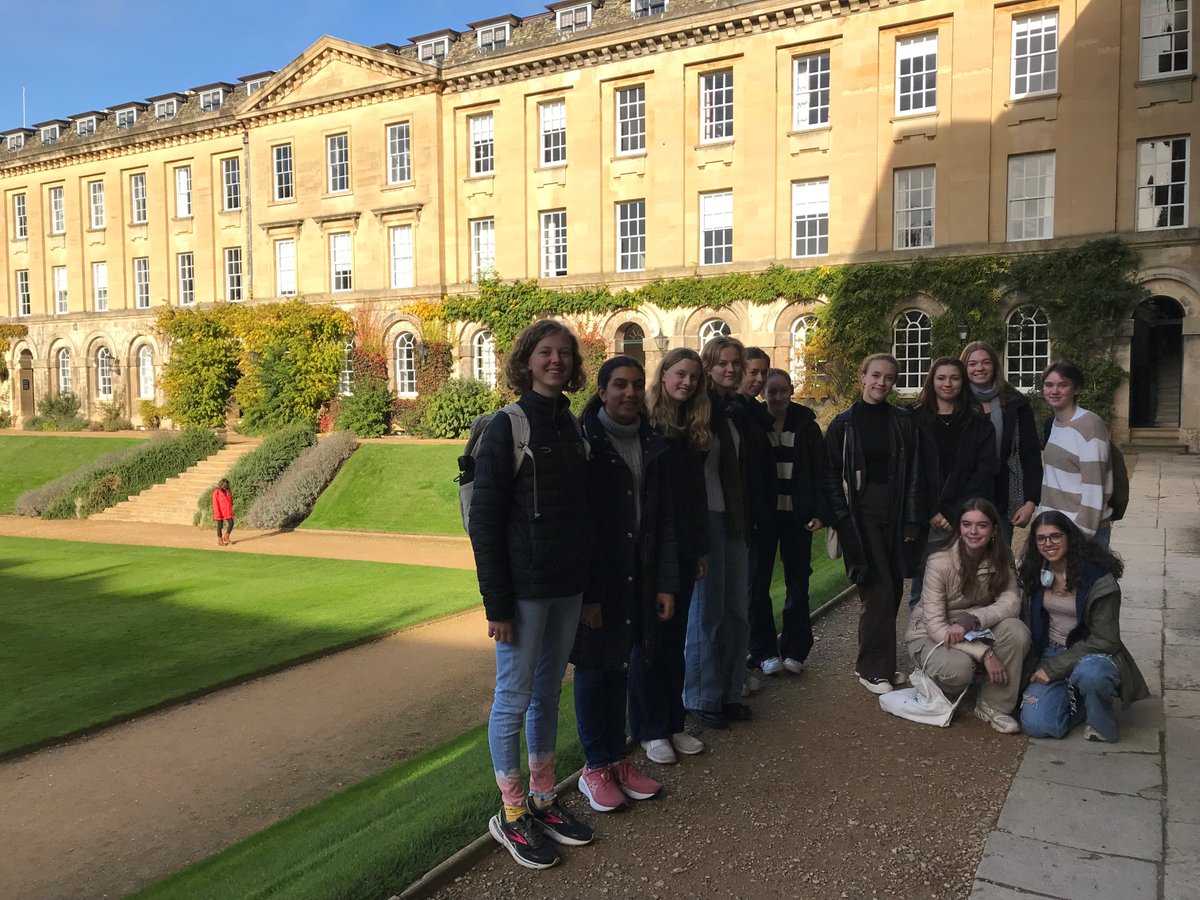 Classics_WHS's tweet photo. What a day we had last week - GCSE and A Level Greek students visited a sunny Oxford to see #Medea at the @OxfordPlayhouse #classics https://t.co/2z139IPzhV