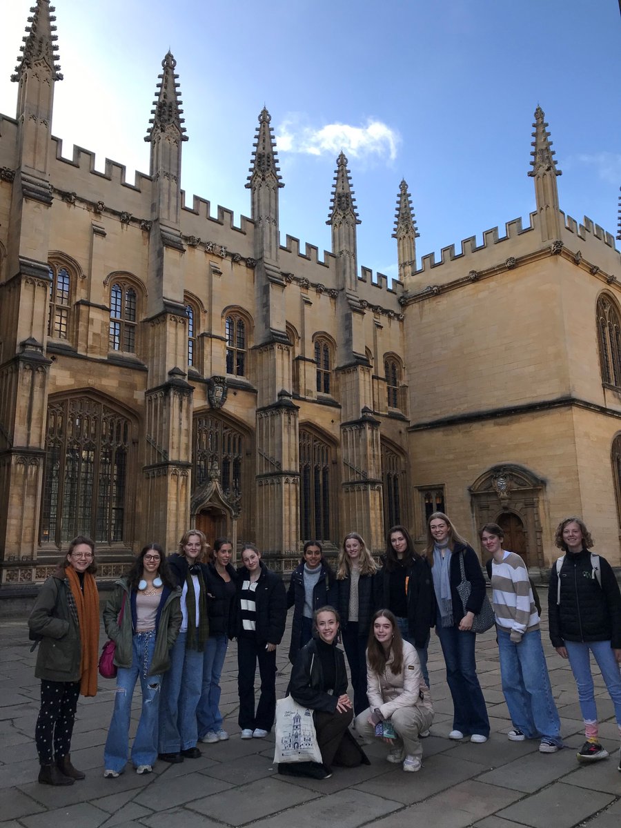 Classics_WHS's tweet photo. What a day we had last week - GCSE and A Level Greek students visited a sunny Oxford to see #Medea at the @OxfordPlayhouse #classics https://t.co/2z139IPzhV