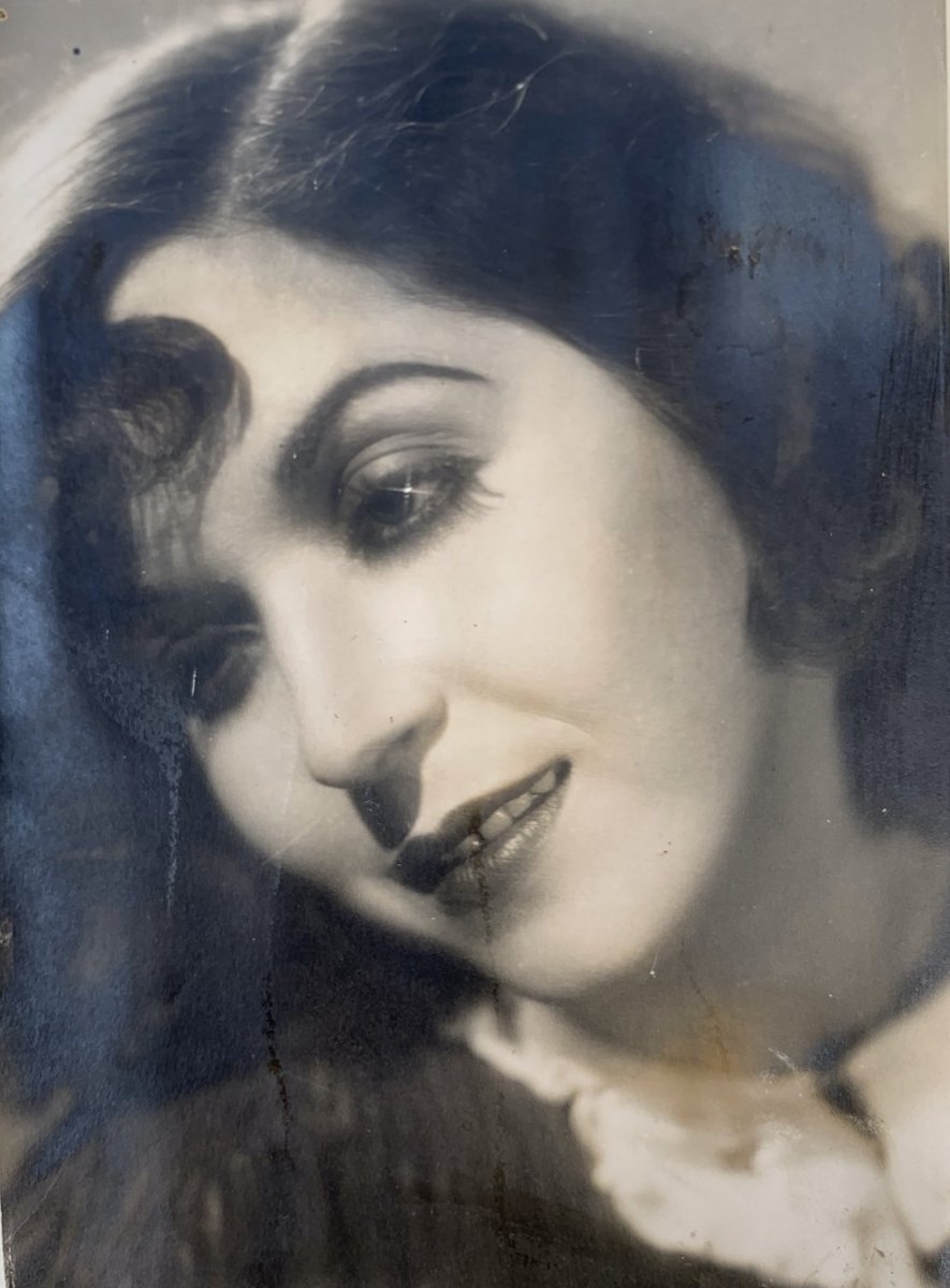 On 10 November 2023, the PMF explored and celebrated the enormous contribution of Fatima Rushdi and Aziz Eid to Egyptian cinema and theatre. 

Image of Fatima Rushdi, the Sarah Bernhardt of Egypt.

For more details see friendsofpetrie.org.uk/wp/uncategoriz…