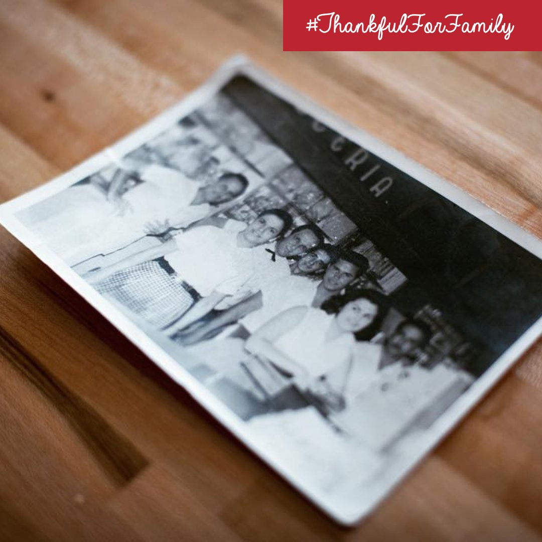 VickyBakery's tweet photo. Thankful for familia. For our grandparents that started it all, and for our customers' love and support. #ThankfulThursday #VickyBakery #QueSweetItIs https://t.co/xe6JvqKJNu