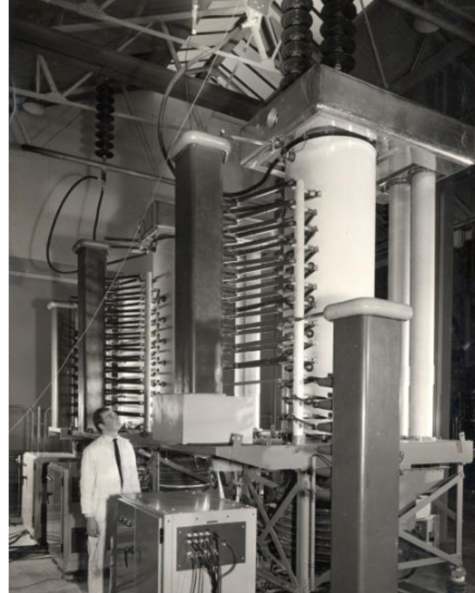 It's time for #museum30! This #technology is (obviously) a mercury arc rectifier development anode at the High Voltage Test facility in Stafford: the picture shows light link telemetry measuring the current through the valve anode. Obviously. 👍