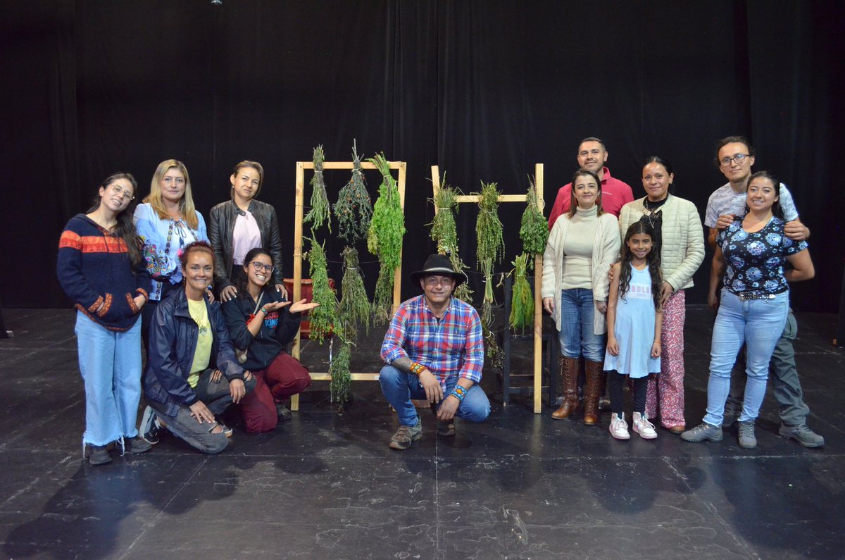 🌿 TALLER DE PLANTAS MEDICINALES 🌿
 
Una propuesta del @colectivoMukashiMukashi con su proyecto SembrarTeatro con el apoyo del Programa Nacional de Salas Concertadas <a href="/Mincultura/">MinCultura Colombia</a> y el Programa Distrital de Salas Concertadas <a href="/Idartes/">Idartes</a> 2023