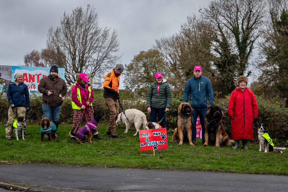 Myerscough @UCU’s picket line yesterday. What a turn out! 🐶🐶🐶🐶🐶🐶🐶🐶#dogsonpicketlines #RespectFE