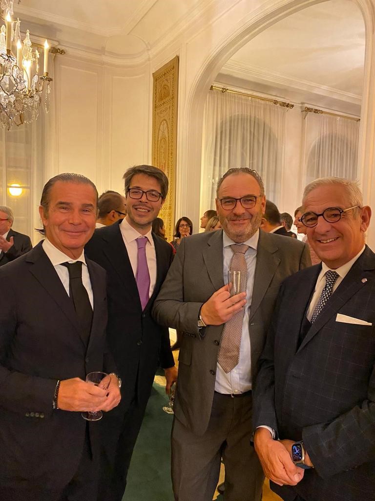 Hier soir les CCE Bulgarie organisaient un grand dîner-rencontre à la Résidence de France à #Sofia ! Ce dîner a permis des échanges informels entre les CCE et leurs invités bulgares, dont des personnalités gouvernementales et des opérateurs #économiques majeurs de la région. 👏