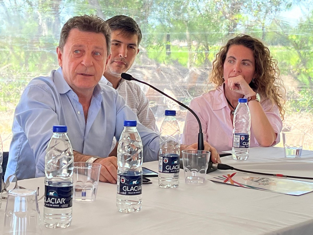 <a href="/mengoluci/">Luciana Mengo</a> <a href="/AFAMACArgentina/">AFAMAC</a> <a href="/gobdecordoba/">Gobierno de Córdoba</a> <a href="/SergioBussoOK/">Sergio Busso</a> <a href="/VIgoillo/">Vanesa Padullés Igoillo</a> <a href="/Cartez_Arg/">CARTEZ Argentina</a> <a href="/RuraldeLeones/">Soc Rural de Leones</a> Gustavo Torrejiani, presidente del Club Leones presentó en este marco la 68° edición de la Fiesta Nacional del Trigo y dijo: "seguimos creyendo que es necesario apostar por un futuro mejor pese a todas las condiciones".