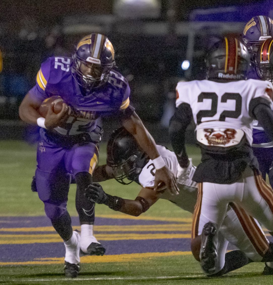 Congrats to Senior RB • @ericgriffin_22 for eclipsing the 1K yard mark for the season last week vs Brusly in the 1st Rd of the playoffs. 

1016 yards | 12 TDs | 1 Rec TD | 

#WossmanHighSchool #Southside
#NothingBiggerThanTheW