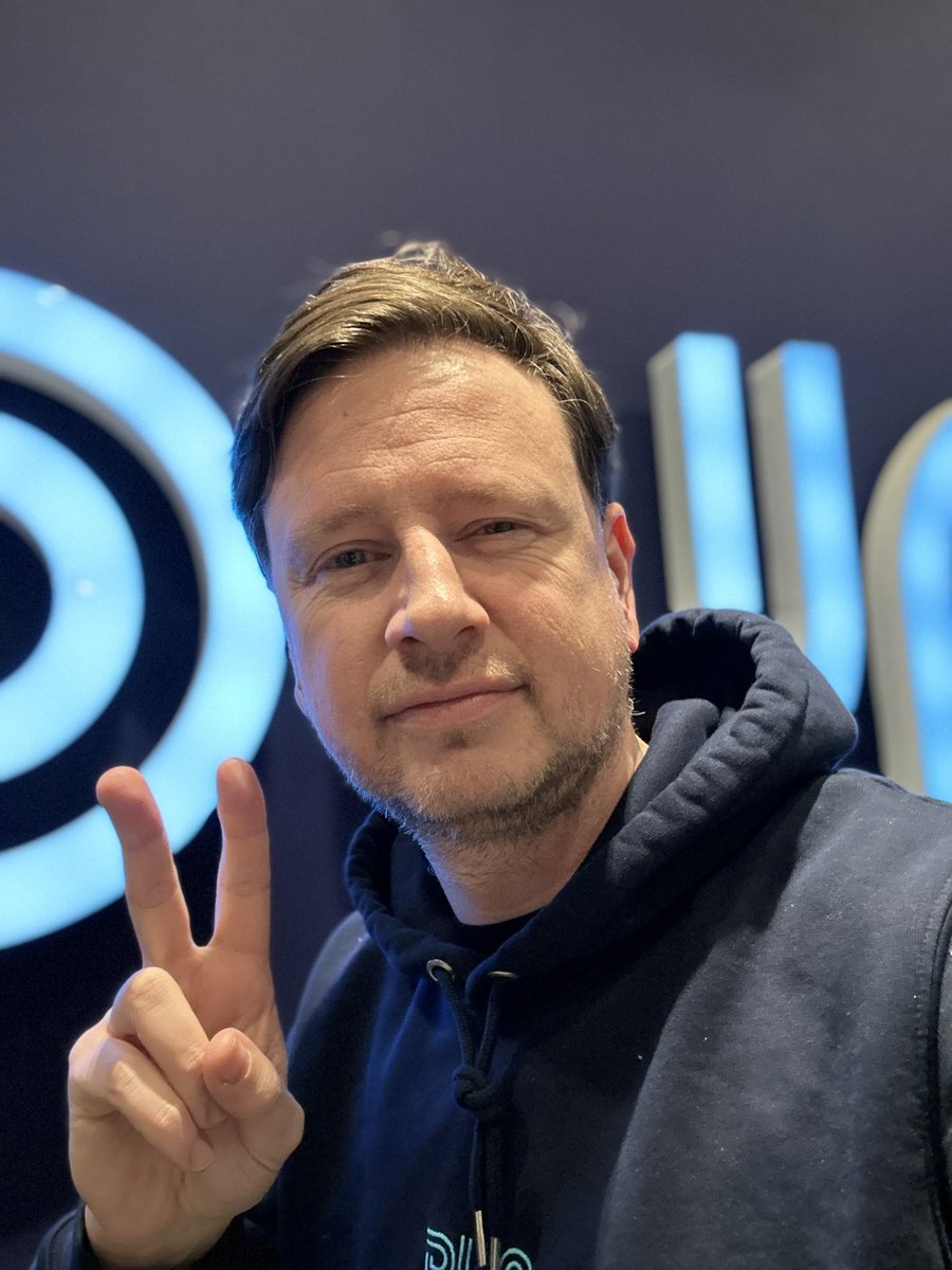 saschastaat's tweet image. Drei Tage am Stück #Handball kommentieren? Das geht. Ich freue mich auf euch, bis in ein paar Minuten! 😎🎤🔥

🏠 @tbvlemgolippe 
✈️ @BHC06 
❓ @liquimoly_hbl 
⏰ 18:45 Uhr (Sendestart)
📺 @dynsport