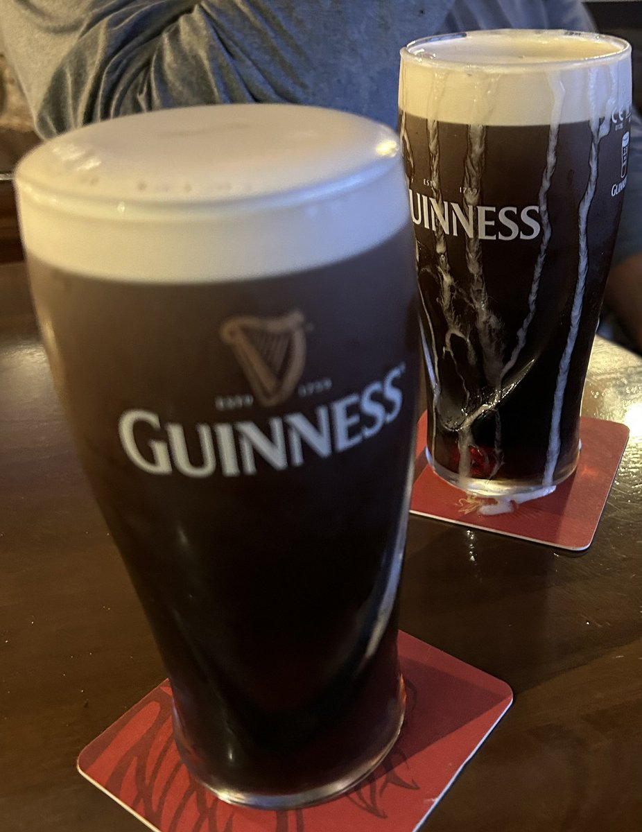 AshKels17's tweet photo. Best pint of Guin Dog outside of Ireland and a packet of pork scratchings #ThursdayWin #Pilot https://t.co/kKYu8rRowU