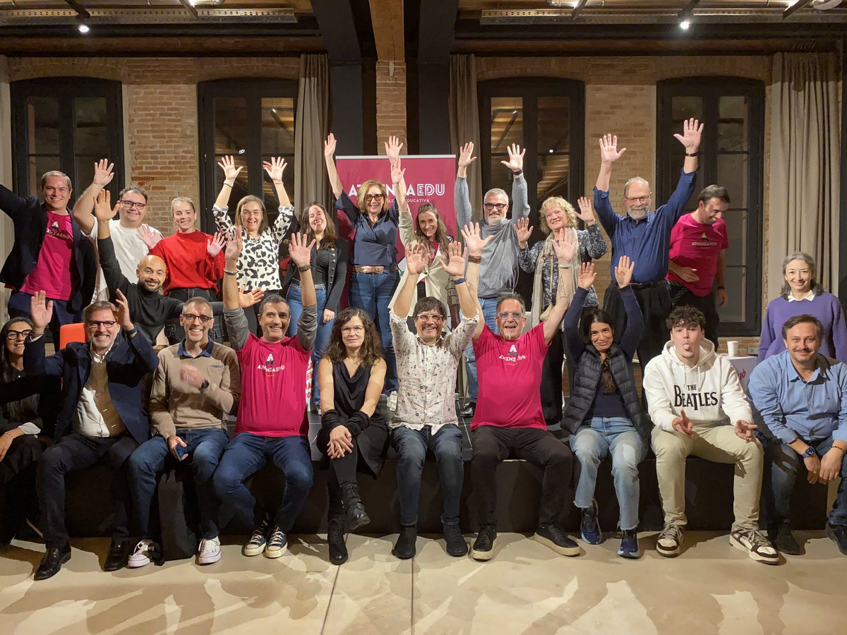 Hem desafiat les notres pròpies creences amb l’ #IA i hem transformat la formació amb ponents de luxe en un espai inmillorable com la <a href="/FundacioBofill/">Fundació Bofill</a> 

Gràcies a tots per la vostre col•laboració amb ponents extraordinaris 👏🏼 

<a href="/NewsNeus/">Neus Lorenzo</a> <a href="/AureaRodriguezL/">Àurea Rodríguez ↗️</a> <a href="/maprats/">ᴍɪqᴜᴇʟ Àɴɢᴇʟ ᴩʀᴀᴛs</a> <a href="/zigiella/">zigiella 🏴‍☠️</a>