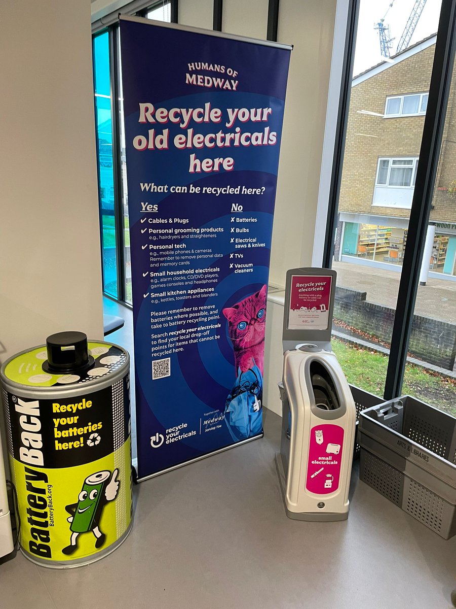 MedwayRecycles's tweet image. @Medwaylibraries are amazing places, full of books, DVDs, #MedwayCouncil services &amp;amp; very knowledgeable staff. They can accept your small electrical items at every site.  If it has a 🔋 or 🔌and fits in a carrier bag, we'll recycle it for you! 
#MedwayRecycles #materialfocus