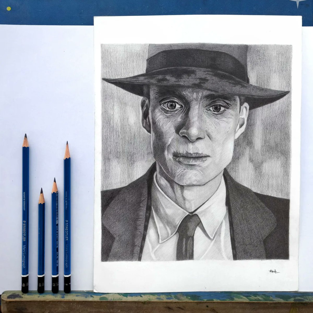 J. Robert Oppenheimer (Cillian Murphy)

Medium- @STAEMars lumograph graphite @strathmoreart bristol vellum

- Comission Open

@OppenheimerFilm #oppenheimer #movie #art #drawing #Pencildrawing #sketch #artist #portrait #illustration #Illustrator #ArtistOnTwitter