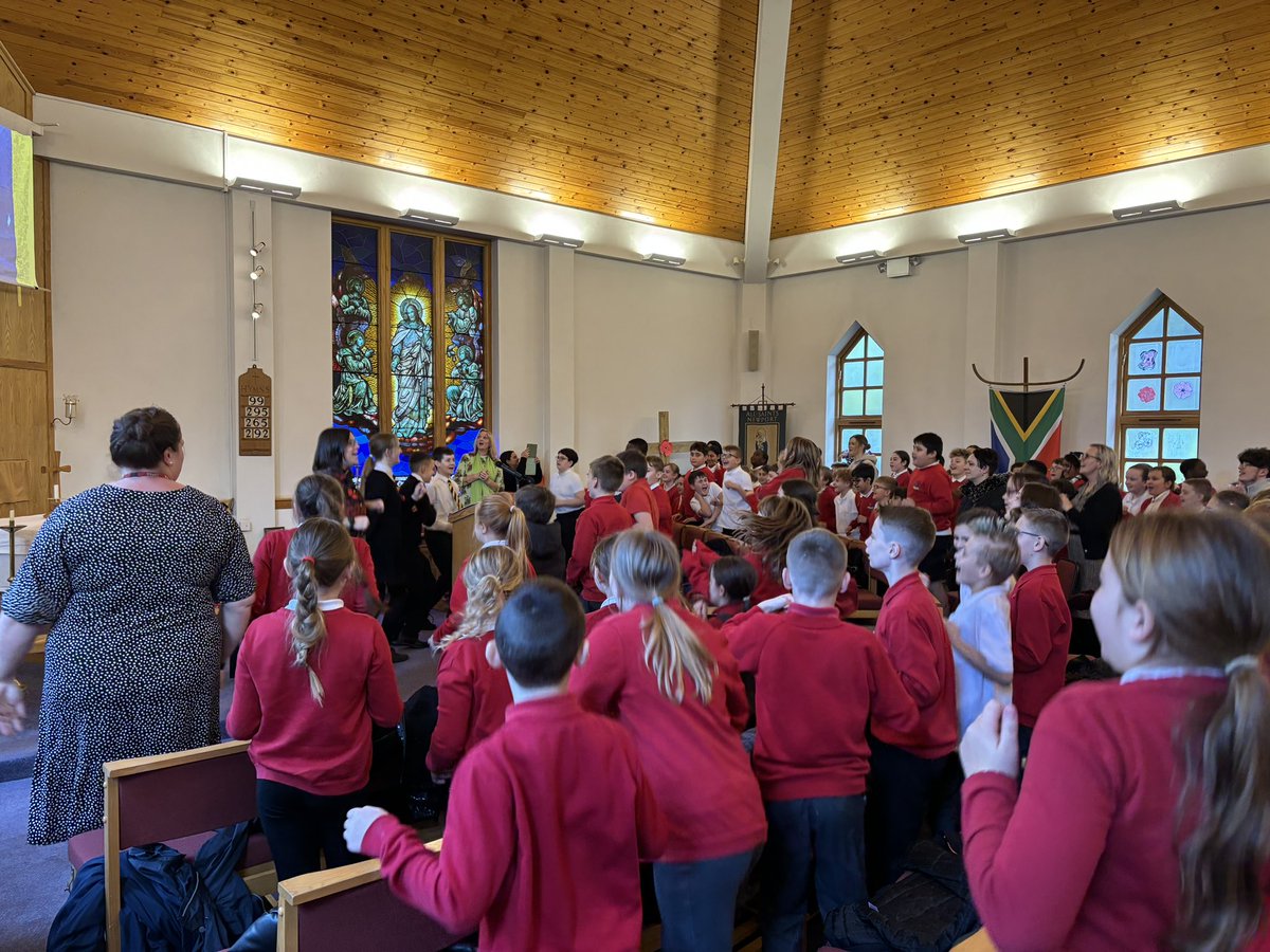 Another beautiful Remembrance service led by our Year 8 representatives yesterday with <a href="/MillbrookP/">Millbrook Primary</a>  and @CrindauPrimary  at All Saints Church. Amazing job… well done! Thank you to <a href="/rebeccaclaires1/">Becca Stevens</a> 👍🏻  <a href="/NewportYear/">Year 8 Newport High</a>  <a href="/AMCNewportHigh/">Miss Cox</a> <a href="/Transition_NHS/">NHSTransition</a>  <a href="/MissMiltonAHT/">Miss Milton</a>