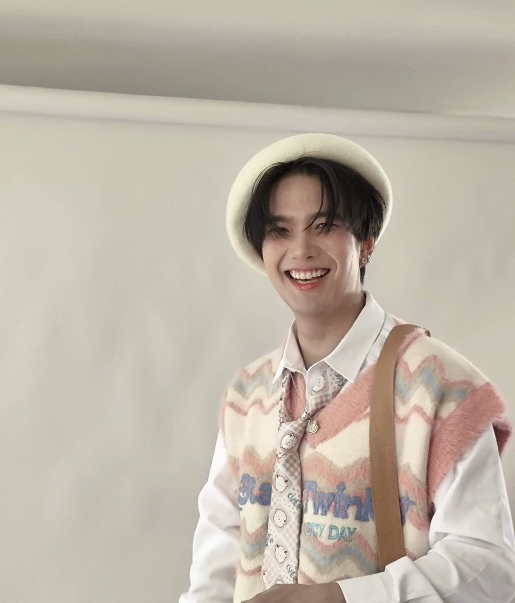 🌙ดึกแว้วหลับกันหรือยาง พี่เลิฟเอารอยยิ้มน้อนบิวมาฝากส่งเข้านอนให้ฝันดีกันทุกคนน้าา😪                                                                     Are you asleep yet? P’Love brought Nong Biu's smile to send BYL to bed. Sweet Dream everyone 
<a href="/JakeB4rever/">BIU.</a> #Beyourluve