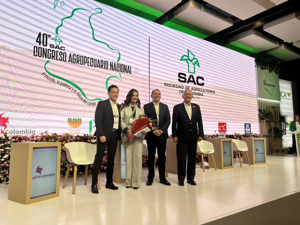 asocolflores's tweet photo. En el segundo día del 40° Congreso Agropecuario Nacional, Augusto Solano presidente de @asocolflores participó en el panel de Comercio exterior: Fuente de competitividad y empleo formal en el campo.💐
@SAColombia @MariaAlejaVM #Asocolflores #CongresoSAC https://t.co/UZyFggDQZB