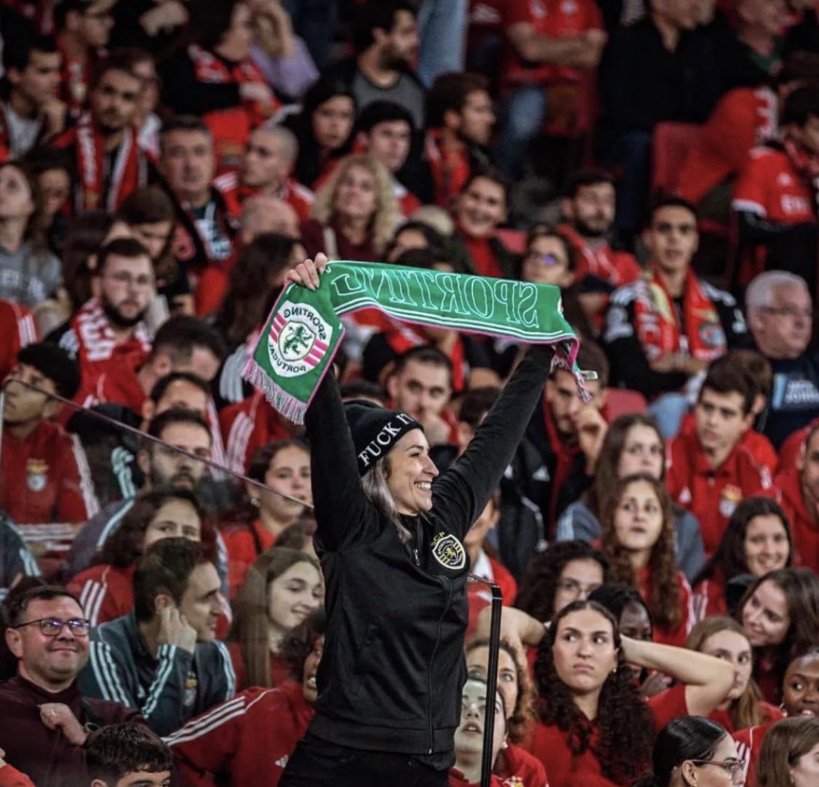 Universo_scp's tweet photo. Mensagem de Mustafa, líder da Juve Leo, para adepta que foi agredida no Estádio da Luz no último Derbi.

“Cara Leoa,
O terror que passaste nessa casa já era de esperar, o tratamento na nossa casa seria igual e a nossa direção iria ser a primeira a criticar, o que é normal, o que não é normal é não repudiar o que fizeram contigo. 
Não me passou ao lado e tudo farei para que não voltes a ver um jogo sozinha. Leões e Leoas caminham juntos sempre a defender as nossas cores. 
Sporting Sempre.”

🗣️ @MustaJuveLeo76