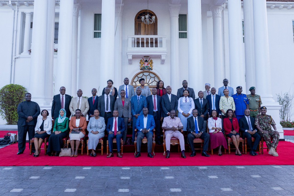 rigathi's tweet photo. The Government remains committed to improving the terms of service for the men and women in uniform. 

The National Taskforce on Police Reforms Report received today by President @WilliamsRuto at @StateHouseKenya will be helpful in the quest to transform the Police Service. 

I was glad to join the President as he received the report by the Taskforce chaired by former Chief Justice @dkmaraga.