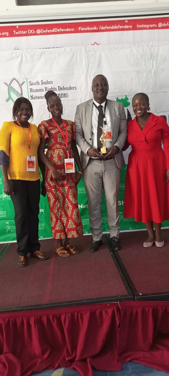 #SouthSudan We congratulate Patrick Oyet for winning the Outstanding Human Rights Defender of the year Award. He was awarded the South Sudan Human Rights Defender Network in the presence of Defend Defenders, UNMISS Human Rights Unit, civil society and the media.
#SSOT