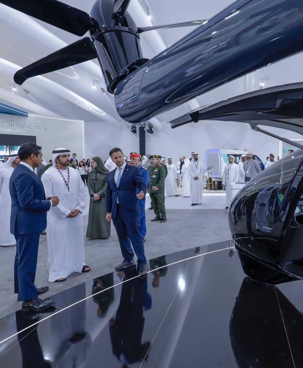 CDubaifazza's tweet photo. زار سمو الشيخ حمدان بن محمد بن راشد آل مكتوم، ولي عهد دبي، اليوم، معرض دبي للطيران في نسخته الـ18 الذي يقام في "دبي وورلد سنترال" بمشاركة أكثر من 1400 عارض من 148 دولة، ما يجعله الأكبر  في تاريخ المعرض، ويستمر حتى 17 نوفمبر.  قام سمو الشيخ حمدان بن محمد بن راشد آل مكتوم، ولي عهد https://t.co/MtwMaokxat