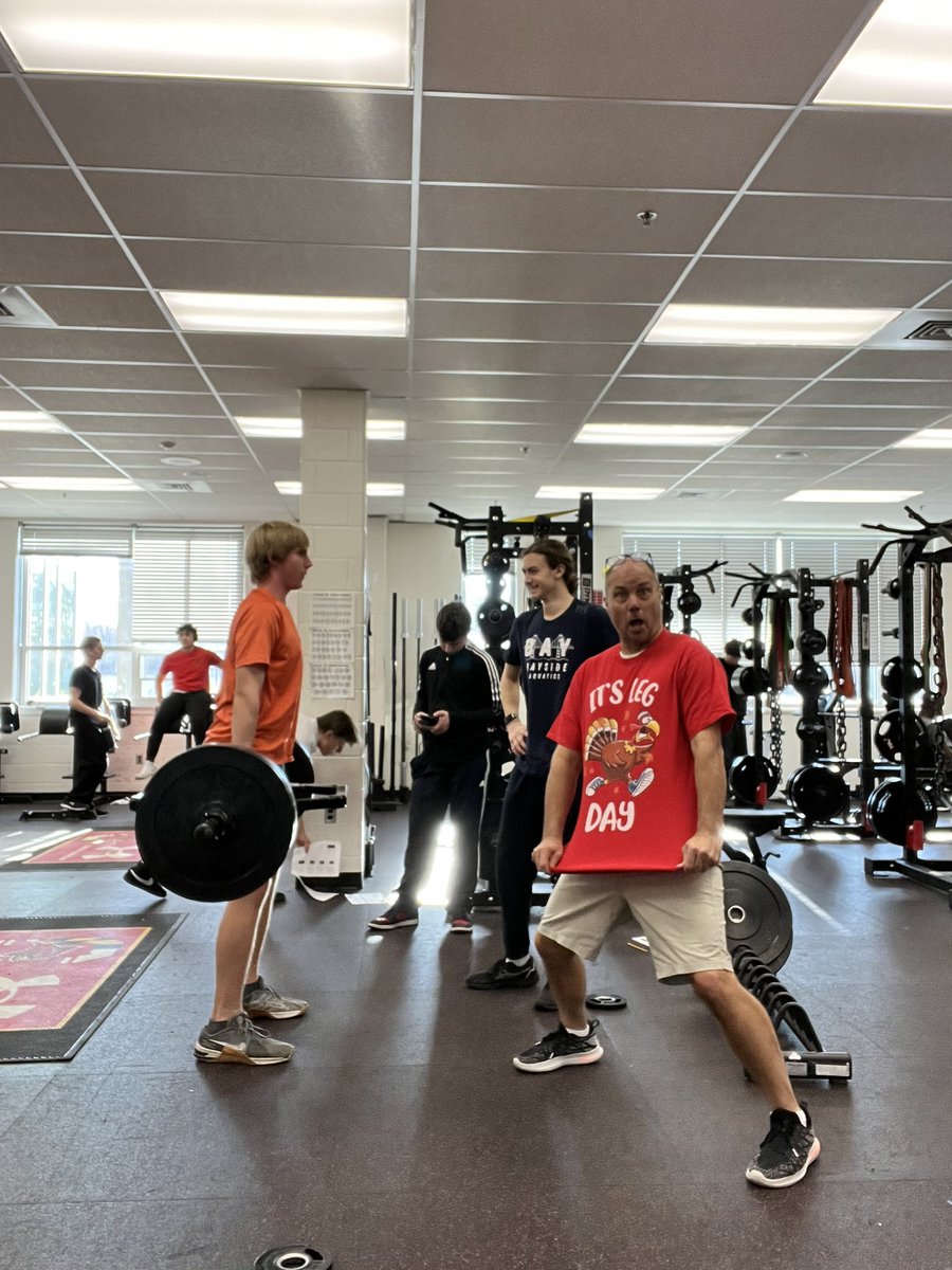 It’s Leg Day!! 😂 <a href="/CroftonHigh/">Crofton High School AACPS</a> <a href="/AACPSHPED/">AACPS HPED</a> #TogetherCardsLift