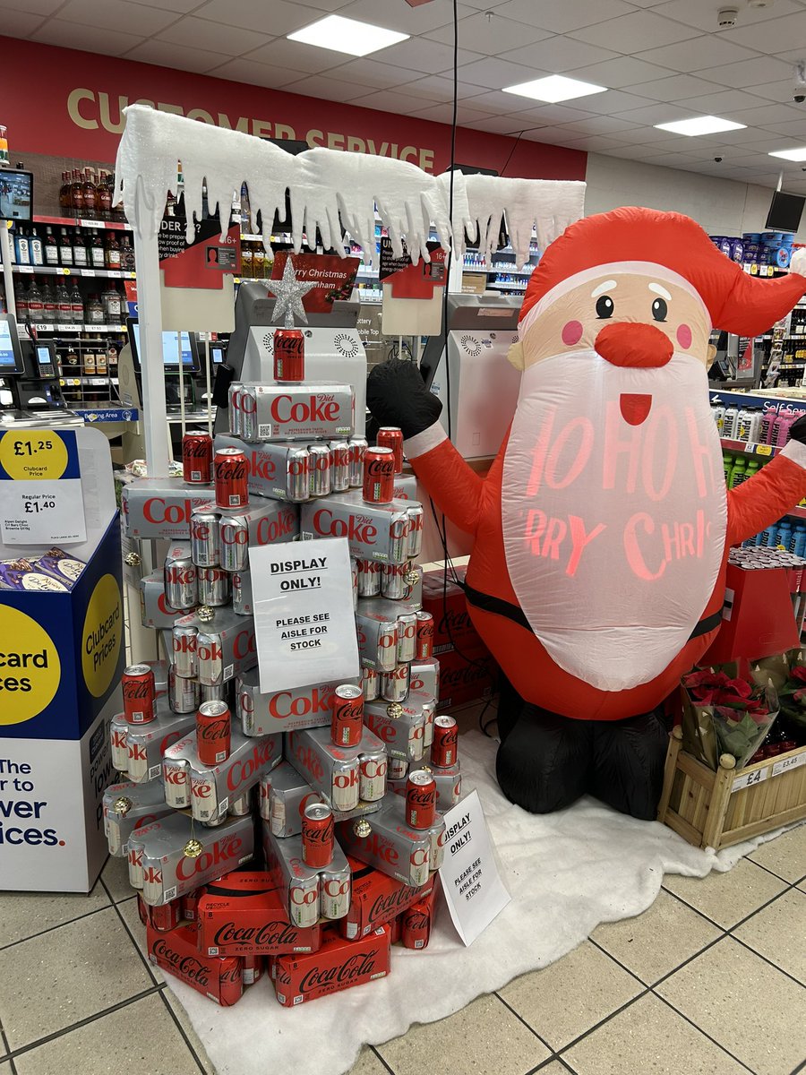 I think I found the perfect Christmas tree whilst out in Cheltenham today😏