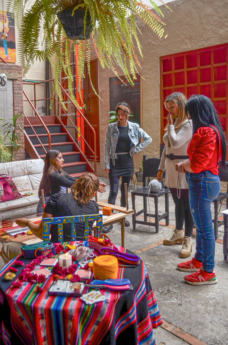 🪡 TALLER DE TELAR EGIPCIO 🪡

Una propuesta del @colectivoMukashiMukashi con su proyecto SembrarTeatro con el apoyo del Programa Nacional de Salas Concertadas @Mincultura y el Programa Distrital de Salas Concertadas @Idartes 2023